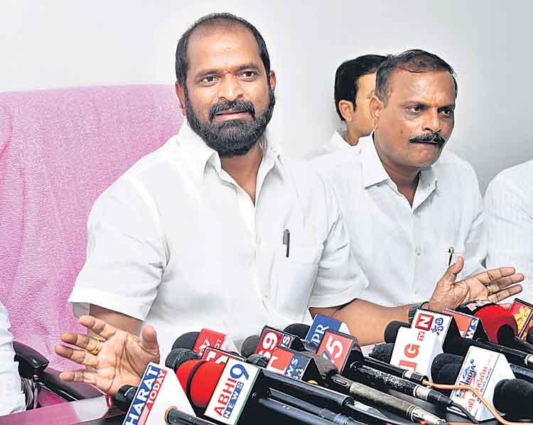 సీఎంను విమర్శిస్తే ప్రజలు పాతాళానికి తొక్కేస్తారు
