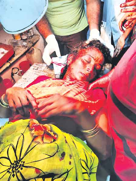 పొలంలోనే చైన్‌ స్నాచింగ్‌