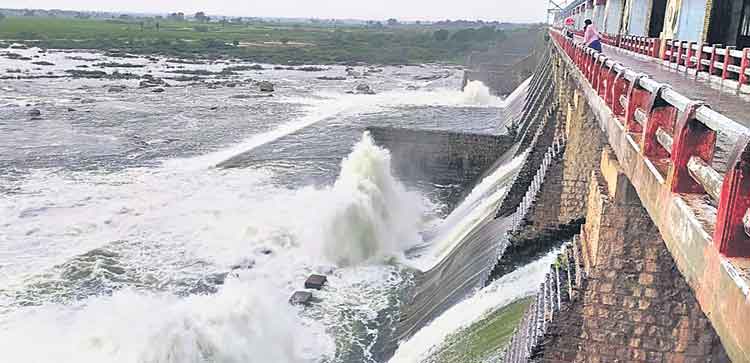 ఎస్సారెస్పీకి స్వల్పంగా వరద