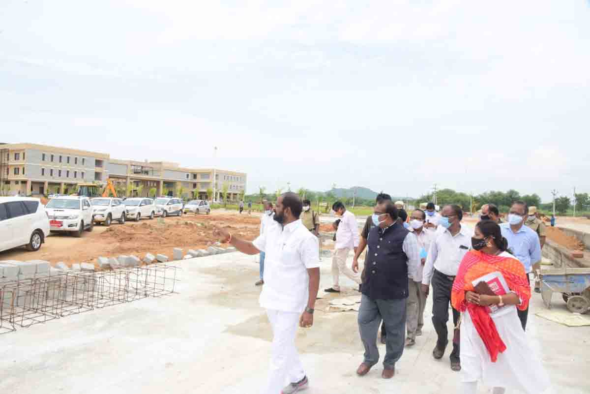 సకల హంగులతో సమీకృత కార్యాలయం