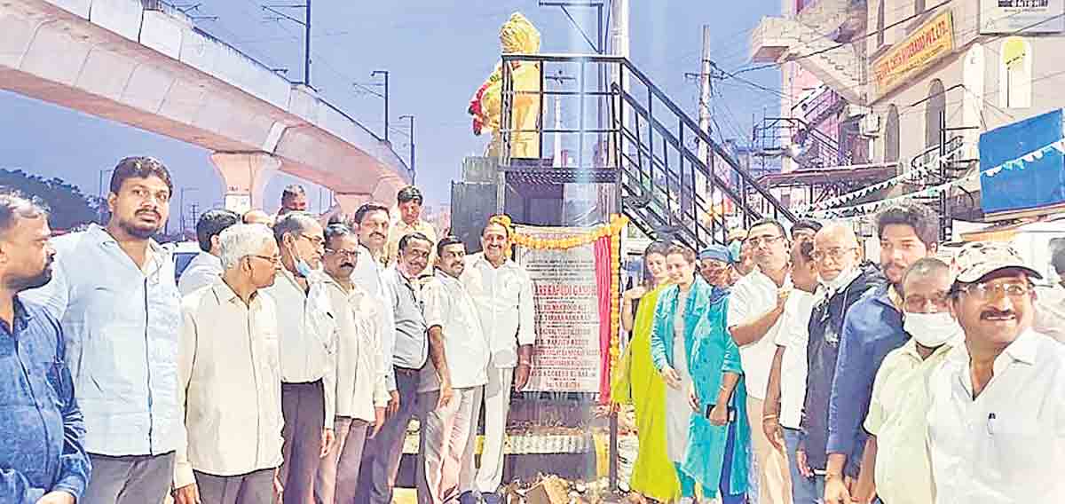 ఫ్రంట్‌లైన్‌ వారియర్స్‌ సేవలు మరువబోం