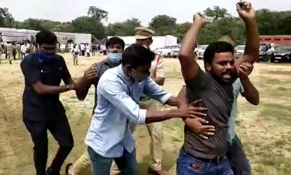 OU : నెట్ అర్హత ఎఫెక్ట్..  కిషన్‌రెడ్డిని అడ్డుకునేందుకు విద్యార్థి నేతల యత్నం