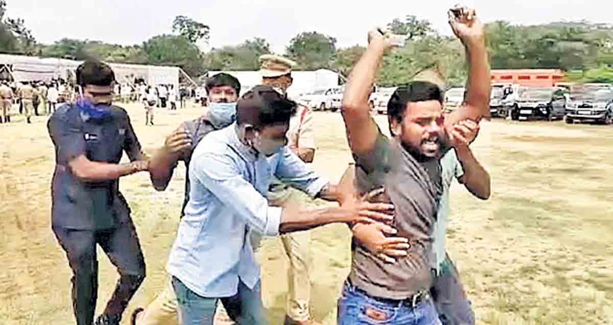 కేంద్ర మంత్రి కిషన్‌రెడ్డిని అడ్డుకునేందుకు యత్నం