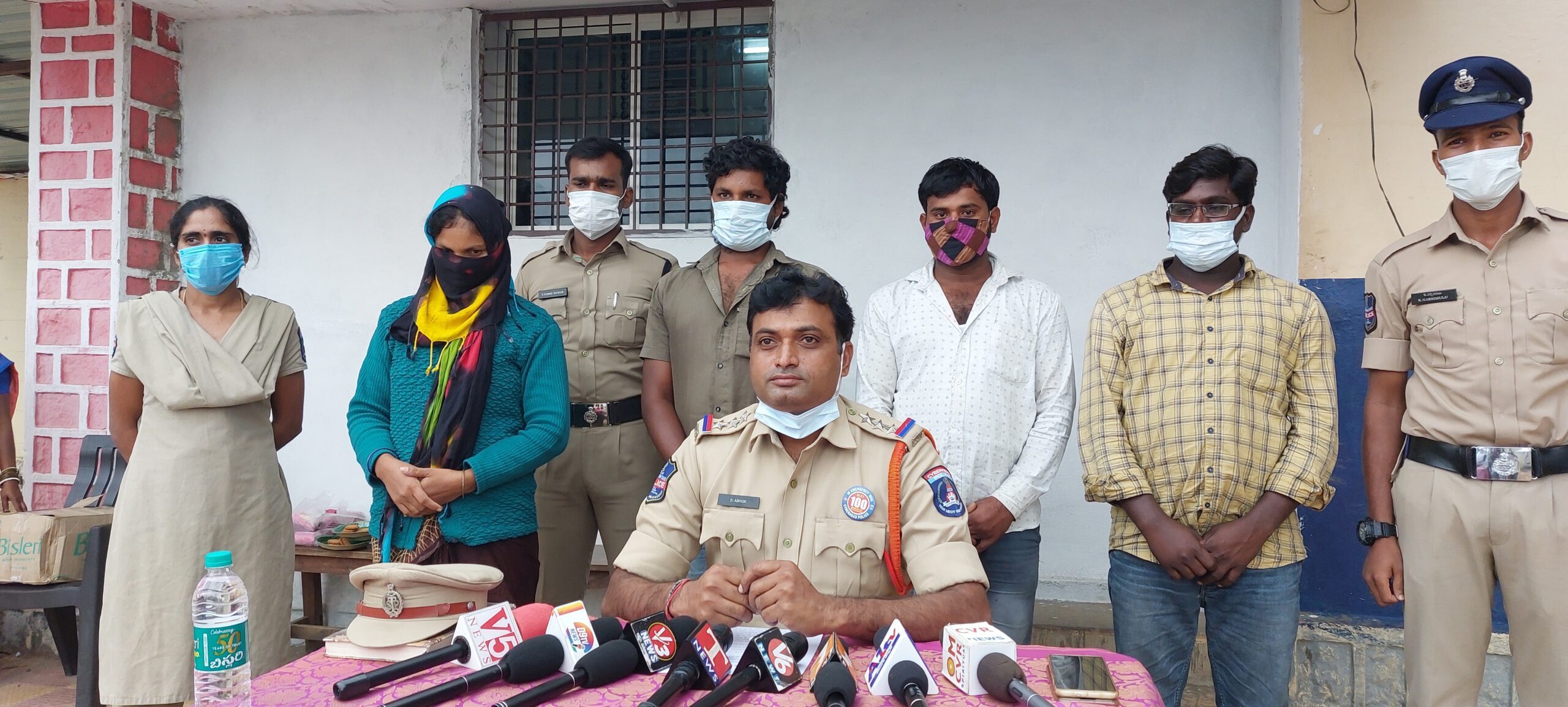 షాబాద్‌లో దారుణం.. వివాహేతర సంబంధం కోసం ప్రియుడితో కలిసి..