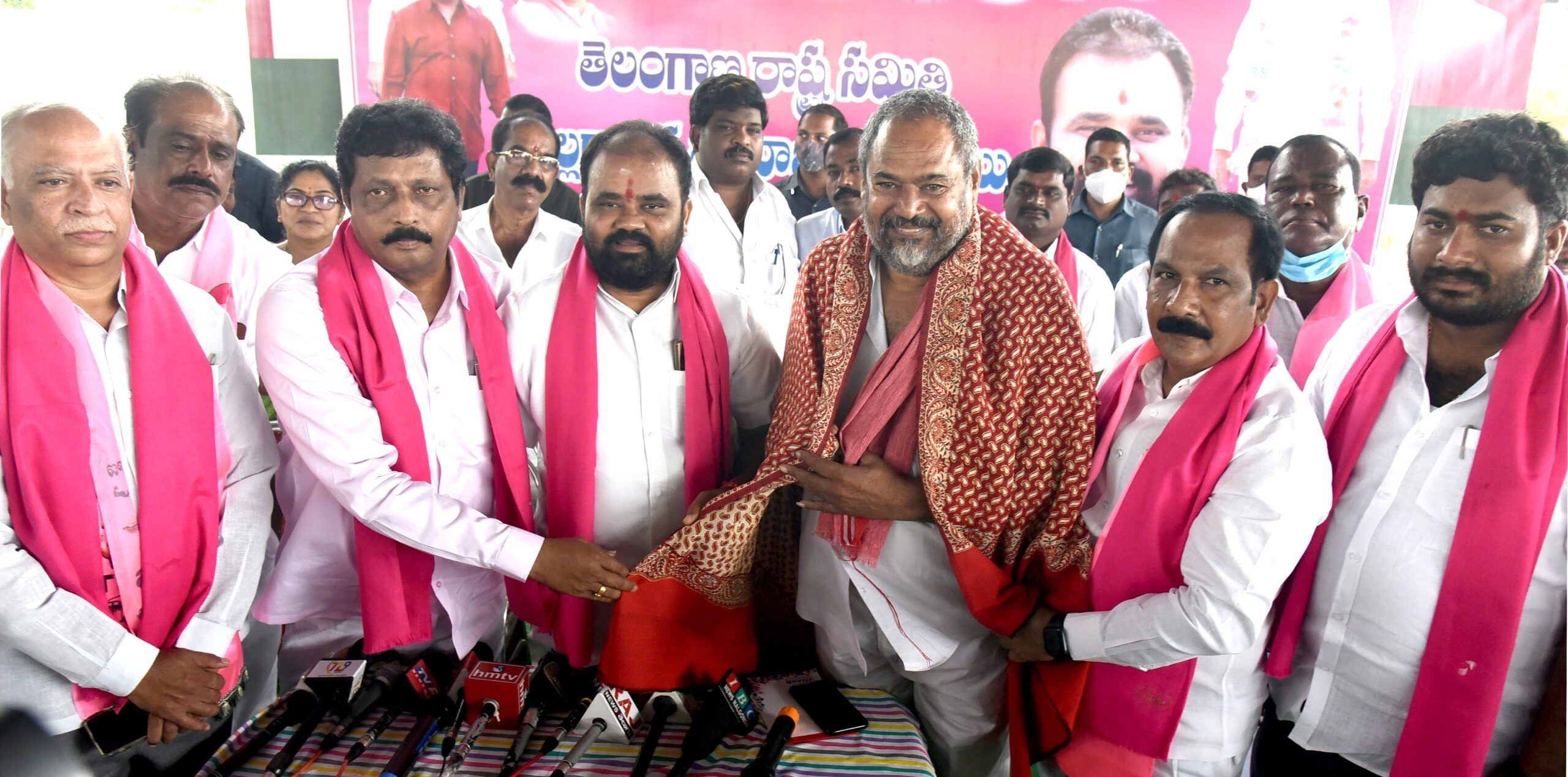 కేంద్ర చట్టాలతో మార్కెటింగ్ వ్యవస్ద నిర్వీర్యం.. తక్కెళ్ళపల్లి, ఎంపీ బడుగుల, ఎమ్మెల్యే కంచర్ల