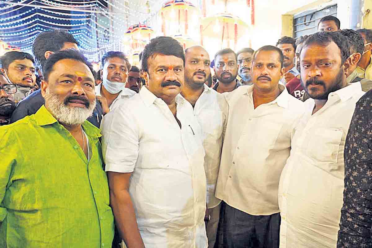 ఘనంగా ఫలహారం బండ్ల ఊరేగింపు