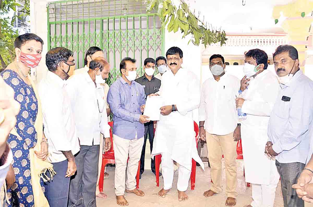 కాలనీల్లో మౌలిక సదుపాయాలను కల్పిస్తాం: ఎమ్మెల్యే
