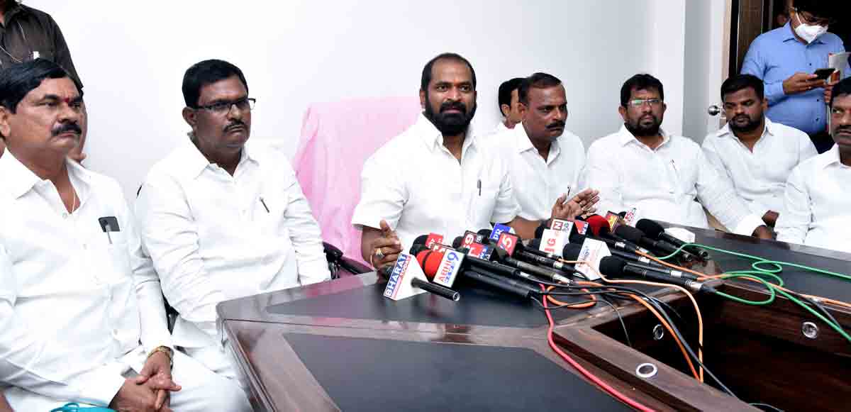 ఏం సాధించారని యాత్రలు