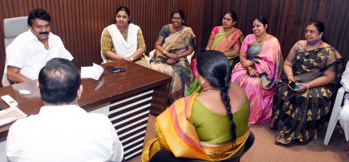 Trs jenda panduga | టీఆర్‌ఎస్ జెండా పండుగను విజయవంతం చేయాలి : మంత్రి తలసాని శ్రీనివాస్ యాద‌వ్‌