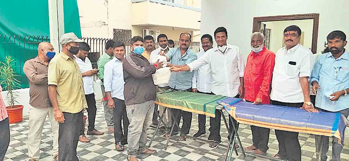 ఆటో కార్మికులకు అండగా ఉంటాం