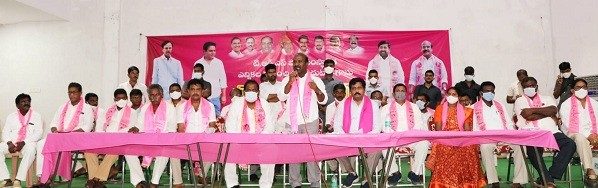 కట్టంగూర్(నకిరేకల్): సంక్షేమ పథకాలను ప్రజల్లోకి తీసుకెళ్లాలి.. బడుగుల, ఎమ్మెల్యే చిరుమర్తి