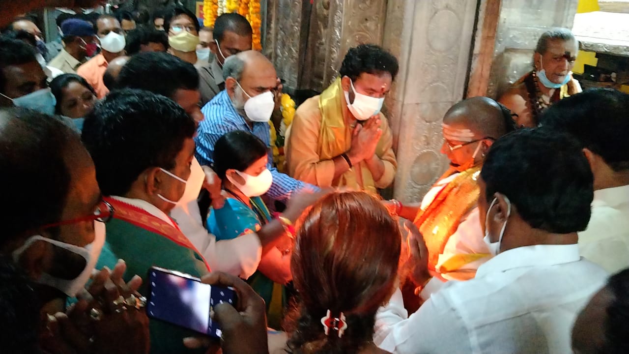 మహంకాళి అమ్మవారిని దర్శించుకున్న కిషన్‌రెడ్డి