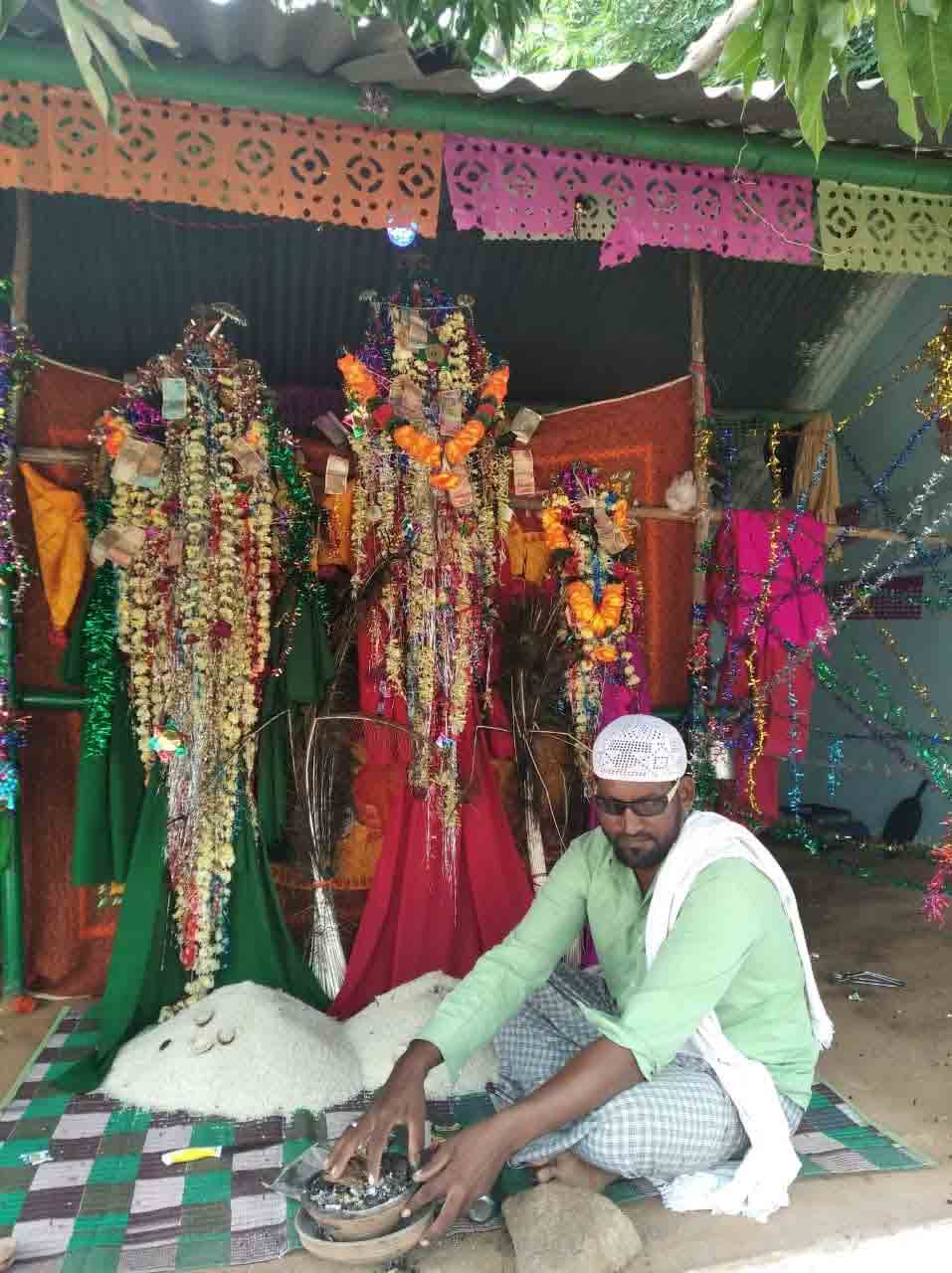 పల్లెల్లో పీరీల సందడి