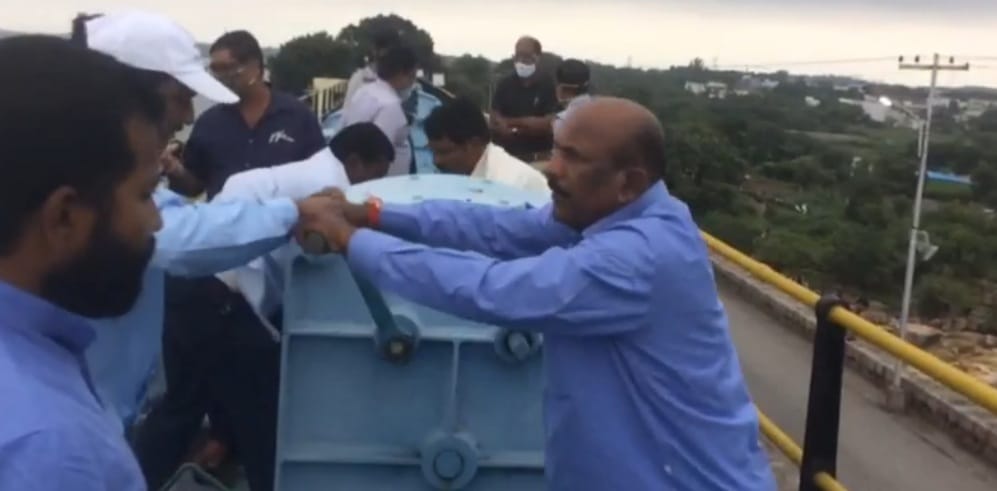 Hyderabad | హిమాయత్‌సాగర్‌ గేట్ల ఎత్తివేత