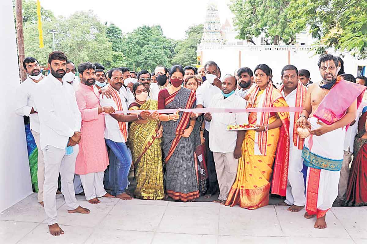 ఆలయాలకు పునర్వైభవం