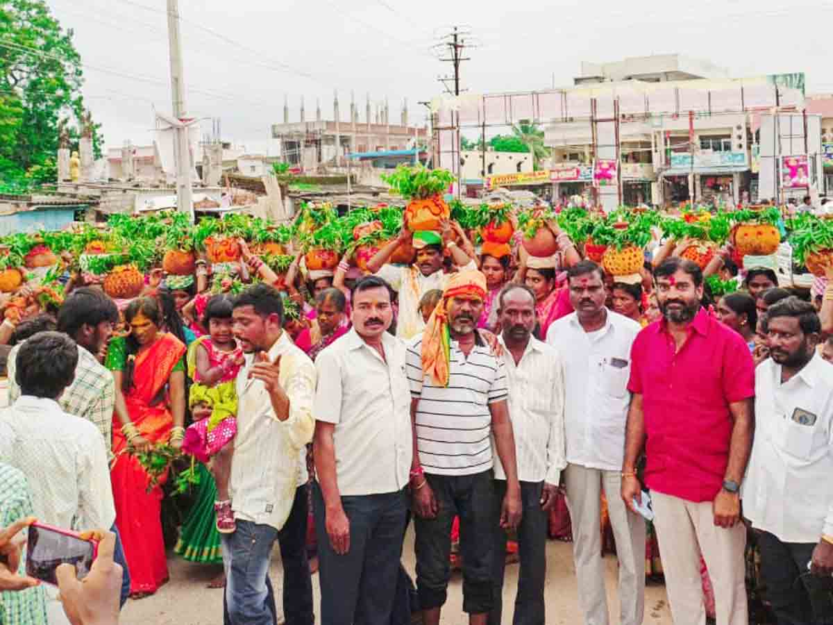 ఘనంగా రేణుక ఎల్లమ్మతల్లి బోనాలు