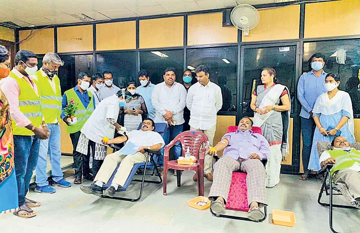 రక్తదానం చేసి ప్రాణదాతలుగా నిలవాలి