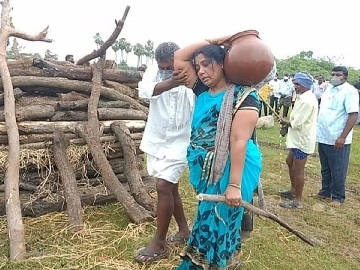 Suryapeta: తెల్లారితే పెళ్లిచూపులు.. గుండెపోటుతో తండ్రి కొడుకులు మృతి