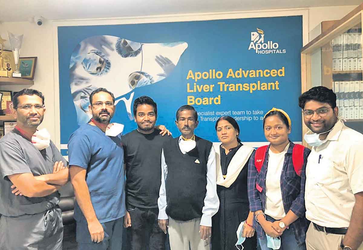 చేయీ చేయి కలిపి..మరో ప్రాణం నిలిపి..