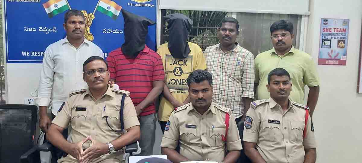 పోలీస్‌ కస్టడీలో వలపు మాయగాళ్లు