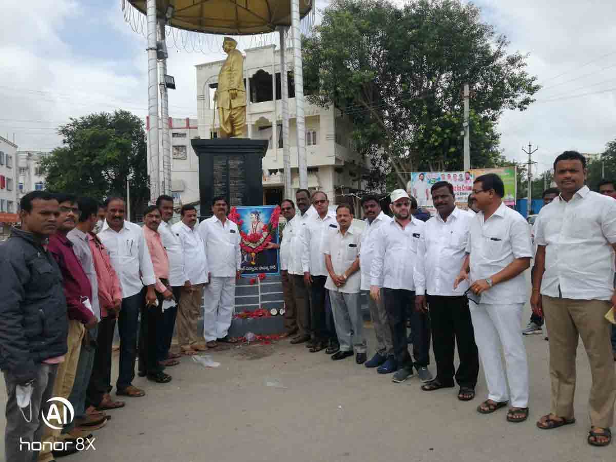 ఆదర్శప్రాయుడు సర్వాయి పాపన్న