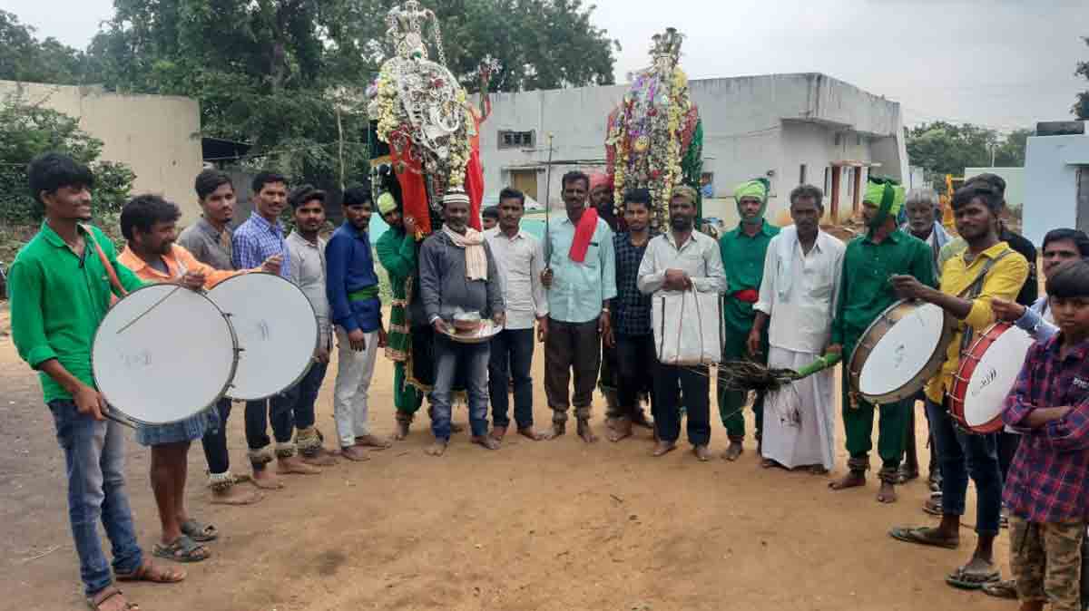 భక్తిశ్రద్ధలతో పీర్ల పండుగ