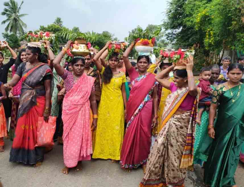 ముత్యాలమ్మ అమ్మవారికి బోనాలు