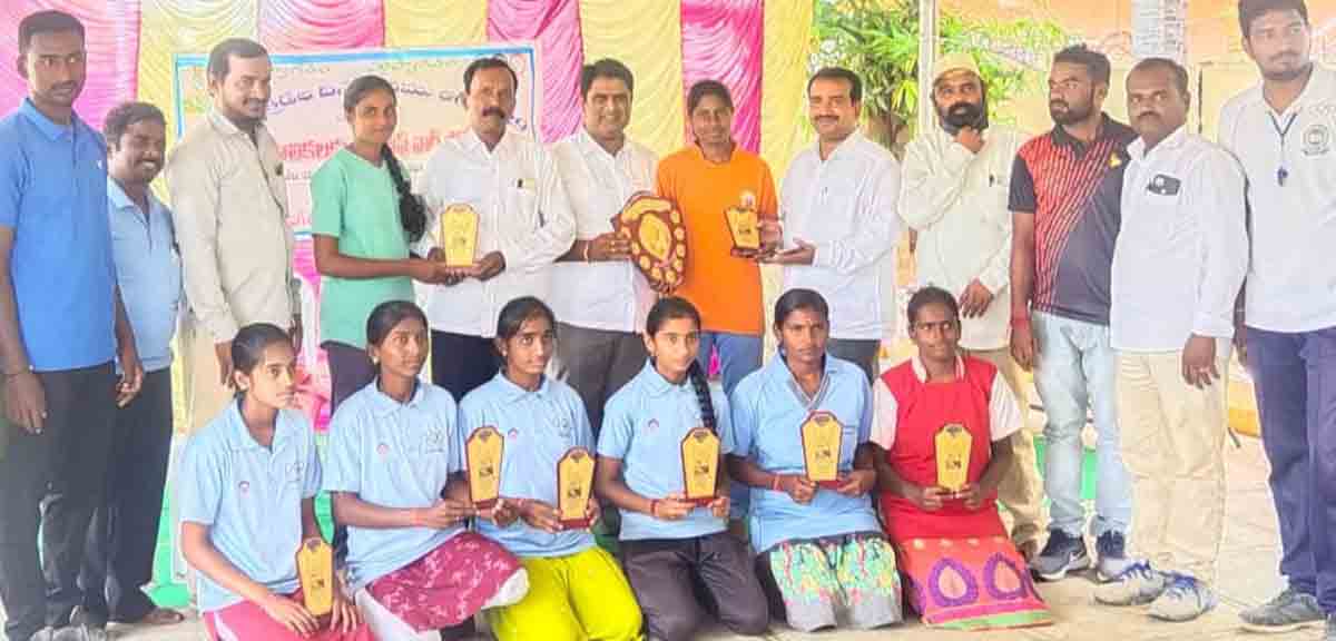 విద్యార్థులు క్రీడల్లో రాణించాలి