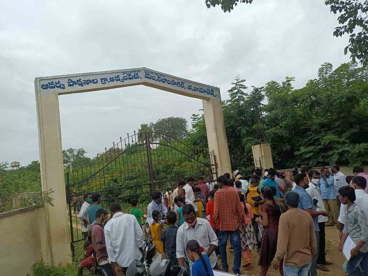 ప్రశాంతంగా మోడల్‌స్కూల్‌ ప్రవేశ పరీక్ష