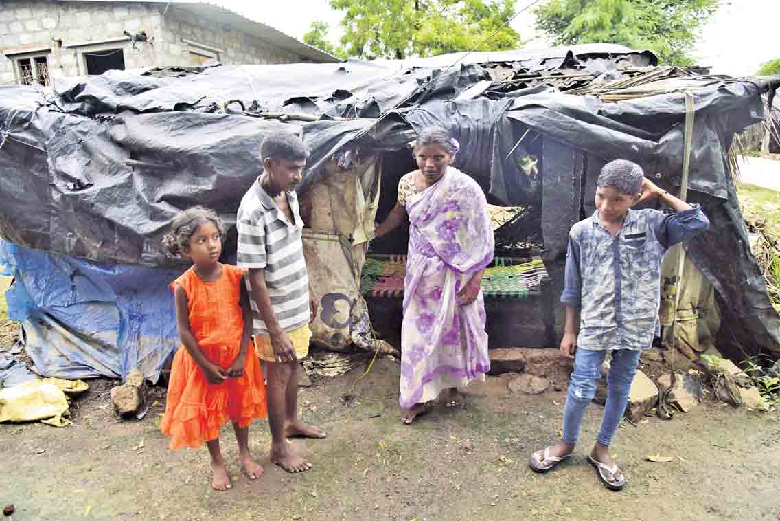 తలరాత మార్చిన దేవుడు కేసీఆర్‌.. దళిత బంధుపై లబ్ధిదారుల సంబురం