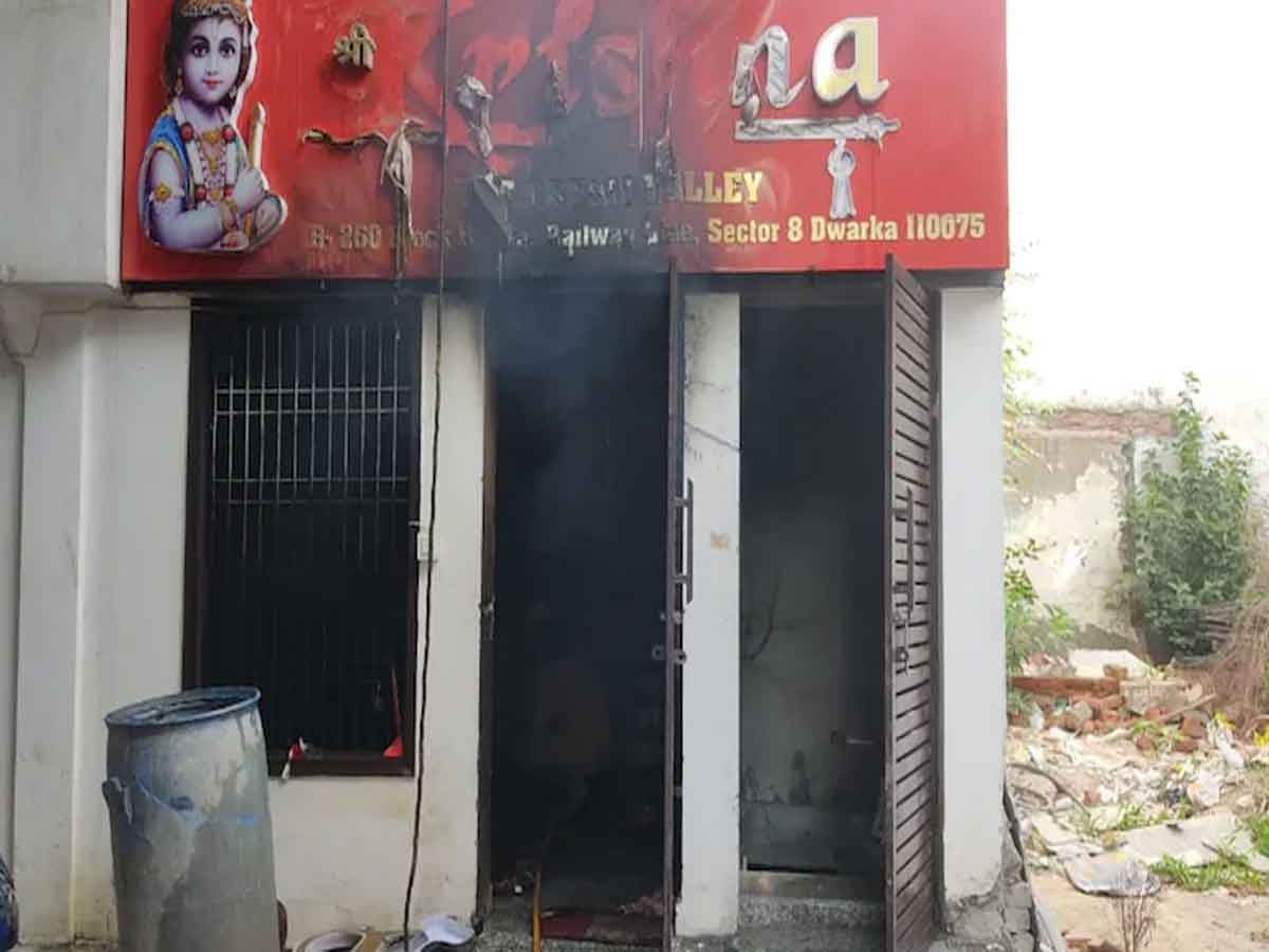 Delhi Fire : ఢిల్లీలోని హోటల్‌లో మంటలు.. ఇద్దరు మృతి