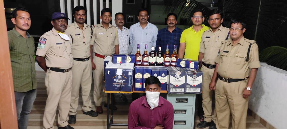 అక్ర‌మ మ‌ద్యం స్వాధీనం, ఒకరి అరెస్టు