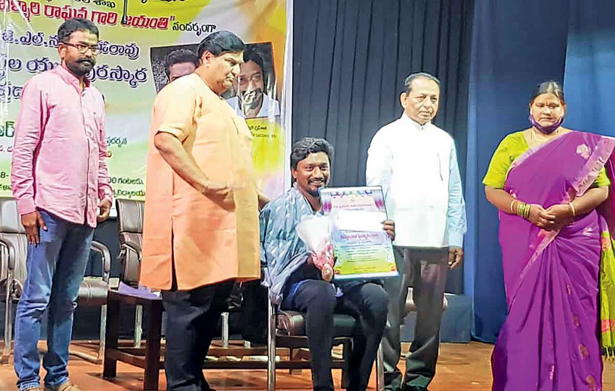 పురస్కారాలు ఆత్మ స్థైర్యాన్ని పెంచుతాయి