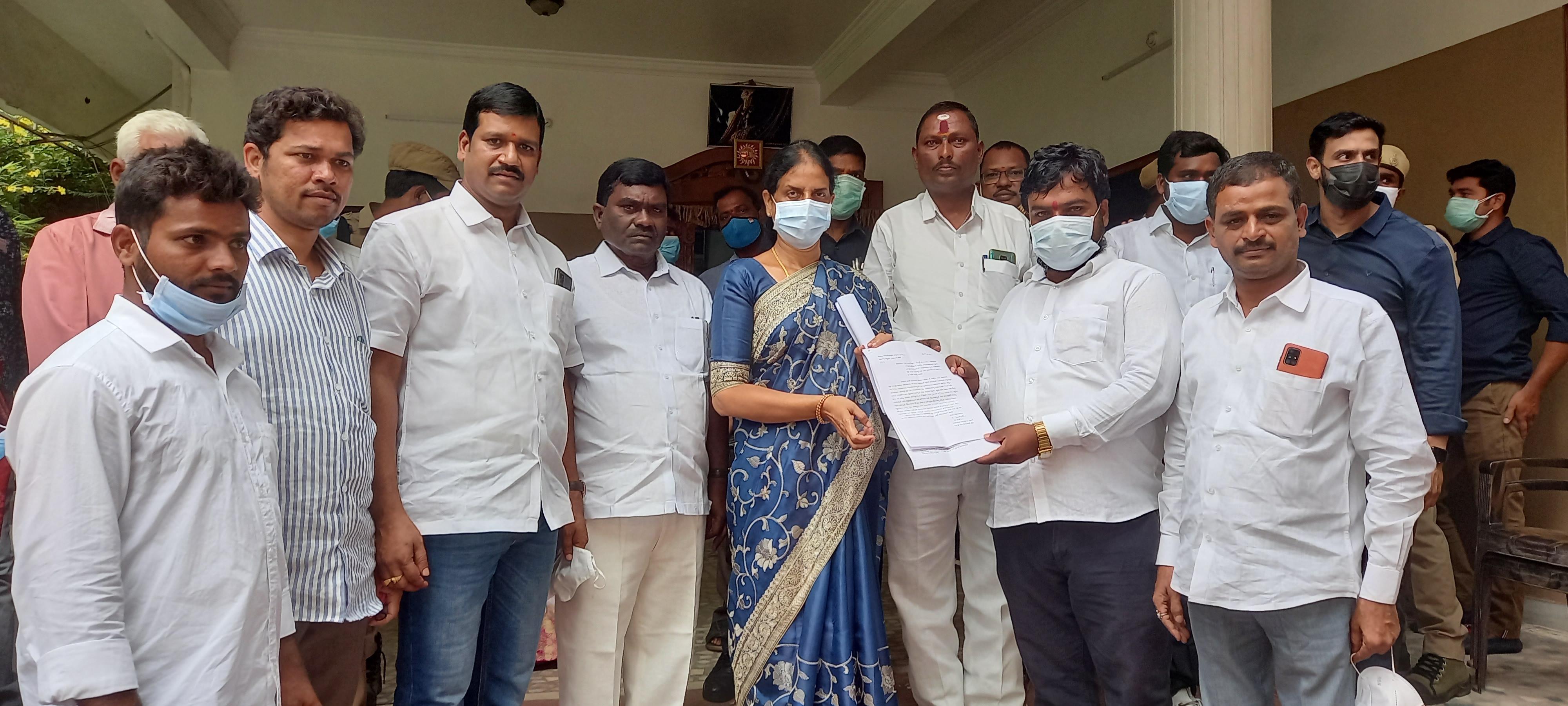 గిరిజన తండాల అభివృద్ధికి ప్రభుత్వం కృషి :విద్యాశాఖ మంత్రి సబితా ఇంద్రారెడ్డి