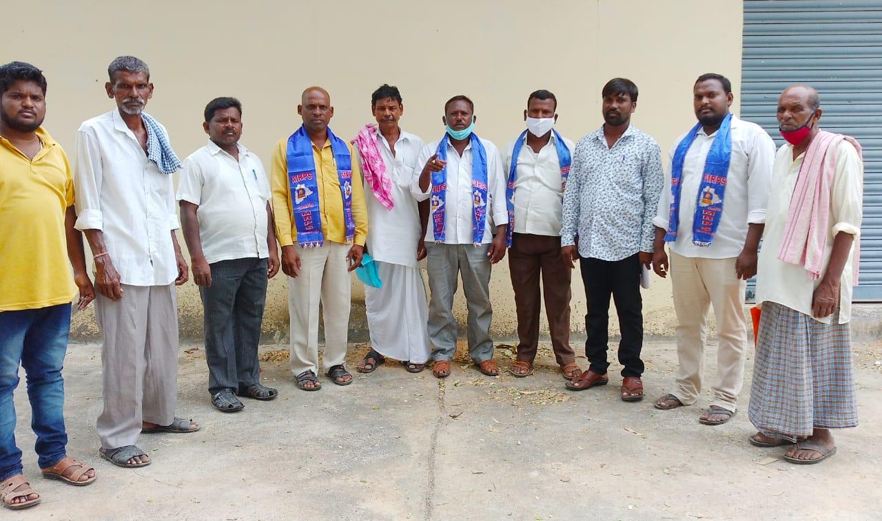 దళిత బంధును స్వాగతిస్తున్నాం