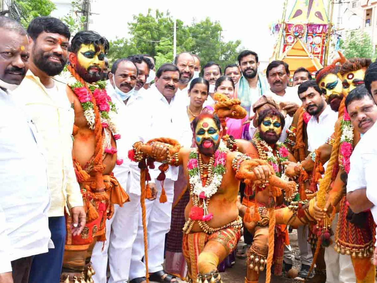ఆధ్యాత్మిక చింతన కలిగి ఉండాలి
