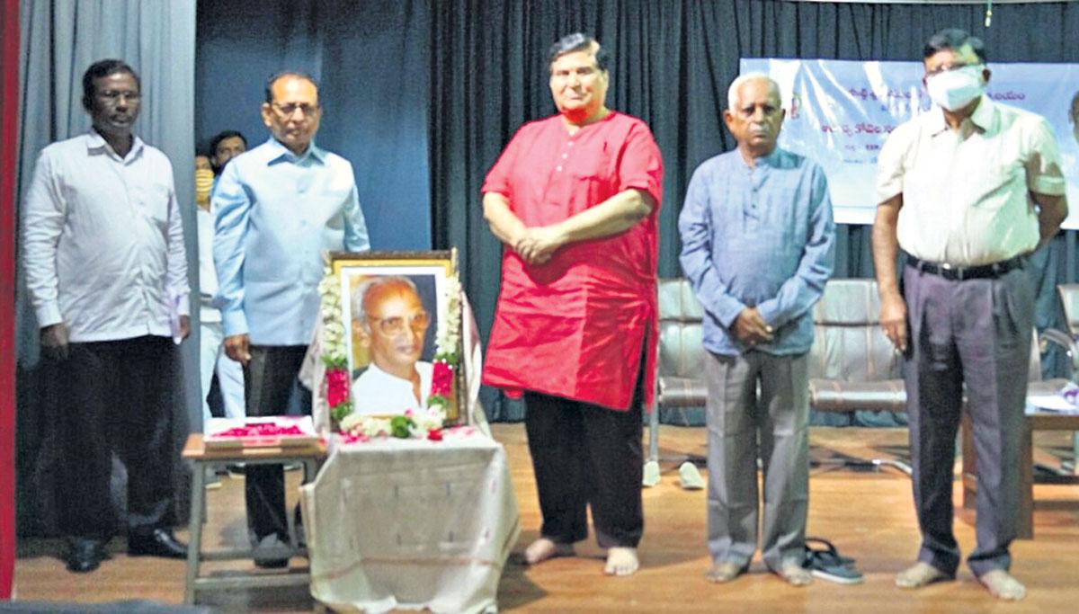 కోవెలసాహితీవేత్తలకు స్ఫూర్తిదాయకం