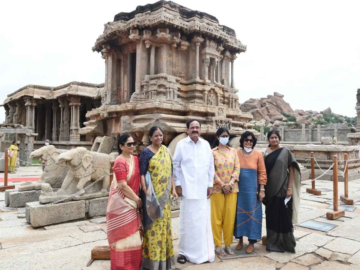 మన సంస్కృతి, వారసత్వం గురించి యువత తెలుసుకోవాలి: వెంకయ్యనాయుడు