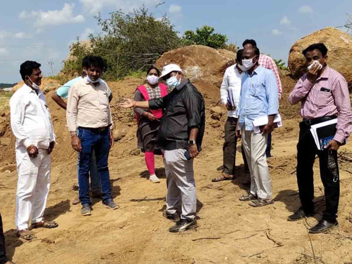 పల్లె ప్రకృతి వనాన్ని పూర్తి చేయాలి