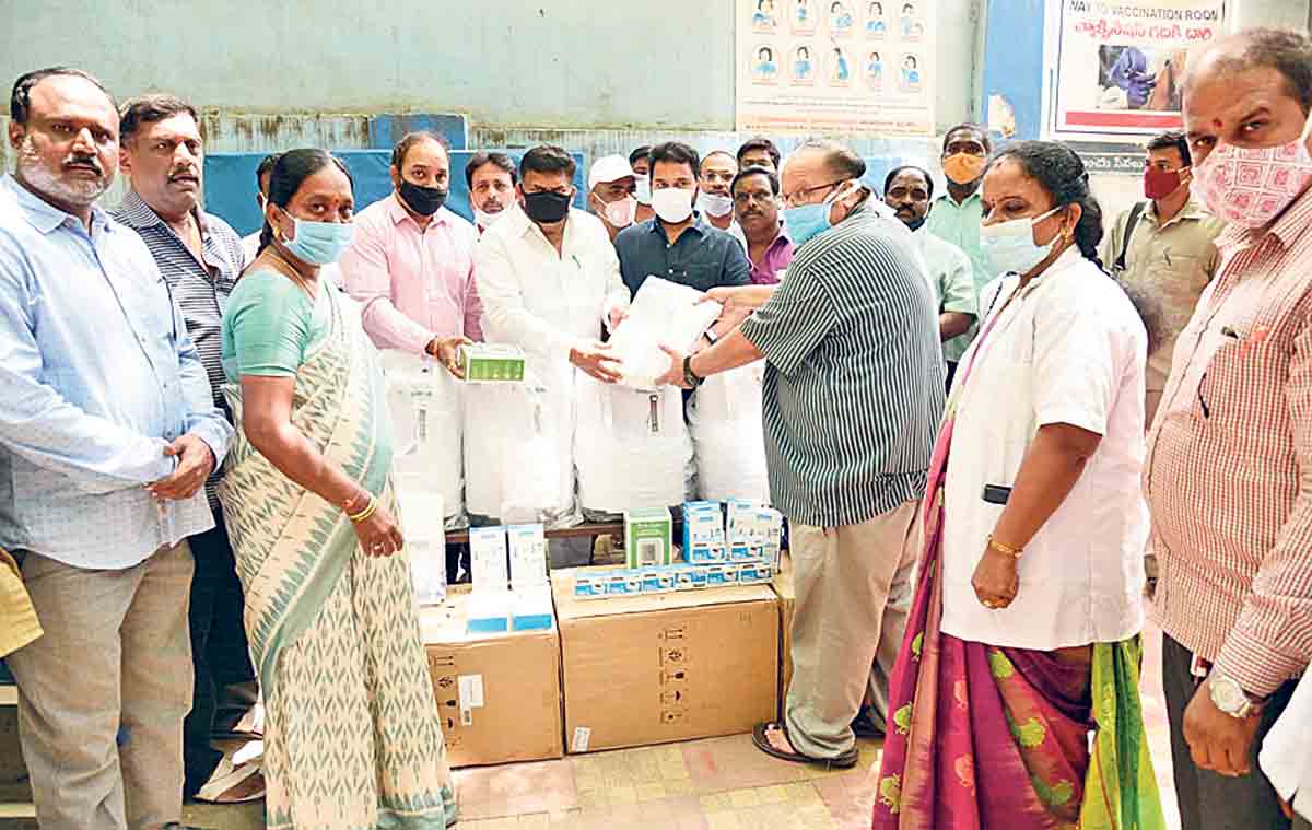 వైద్య పరికరాలు అందించడం అభినందనీయం
