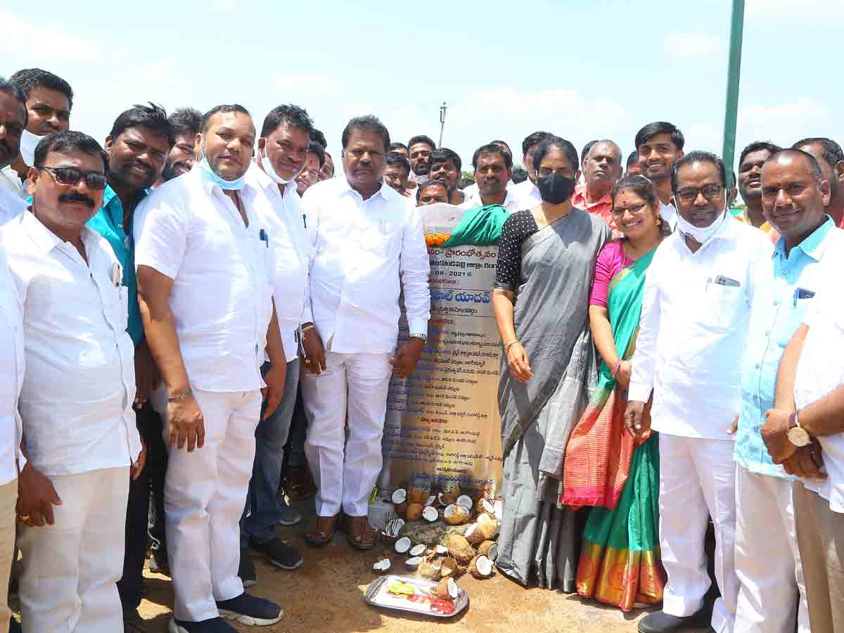 ఆత్మగౌరవ ప్రతీకలు రైతు వేదికలు