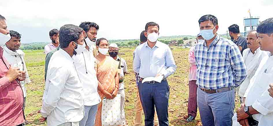 బృహత్‌ పల్లెప్రకృతివనం కోసం భూపరిశీలన