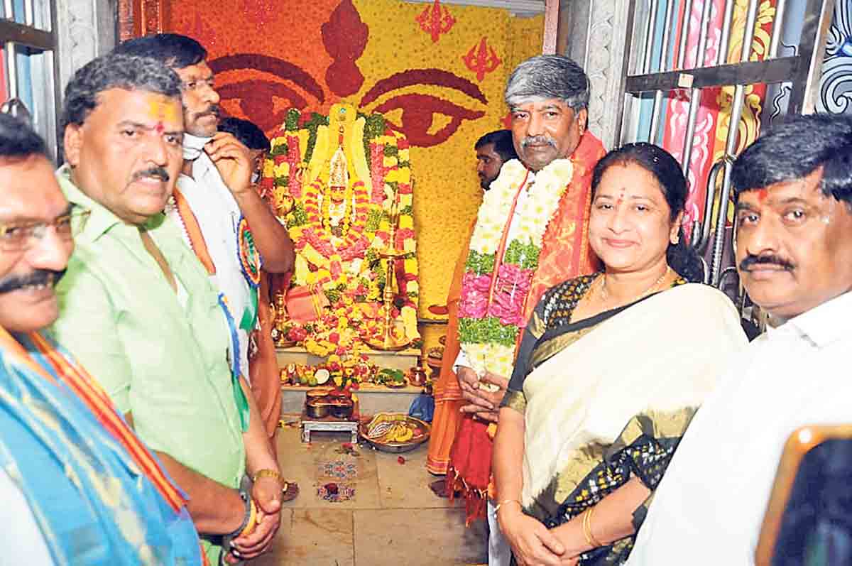 సంప్రదాయం ఉట్టిపడేలా…బోనాలు