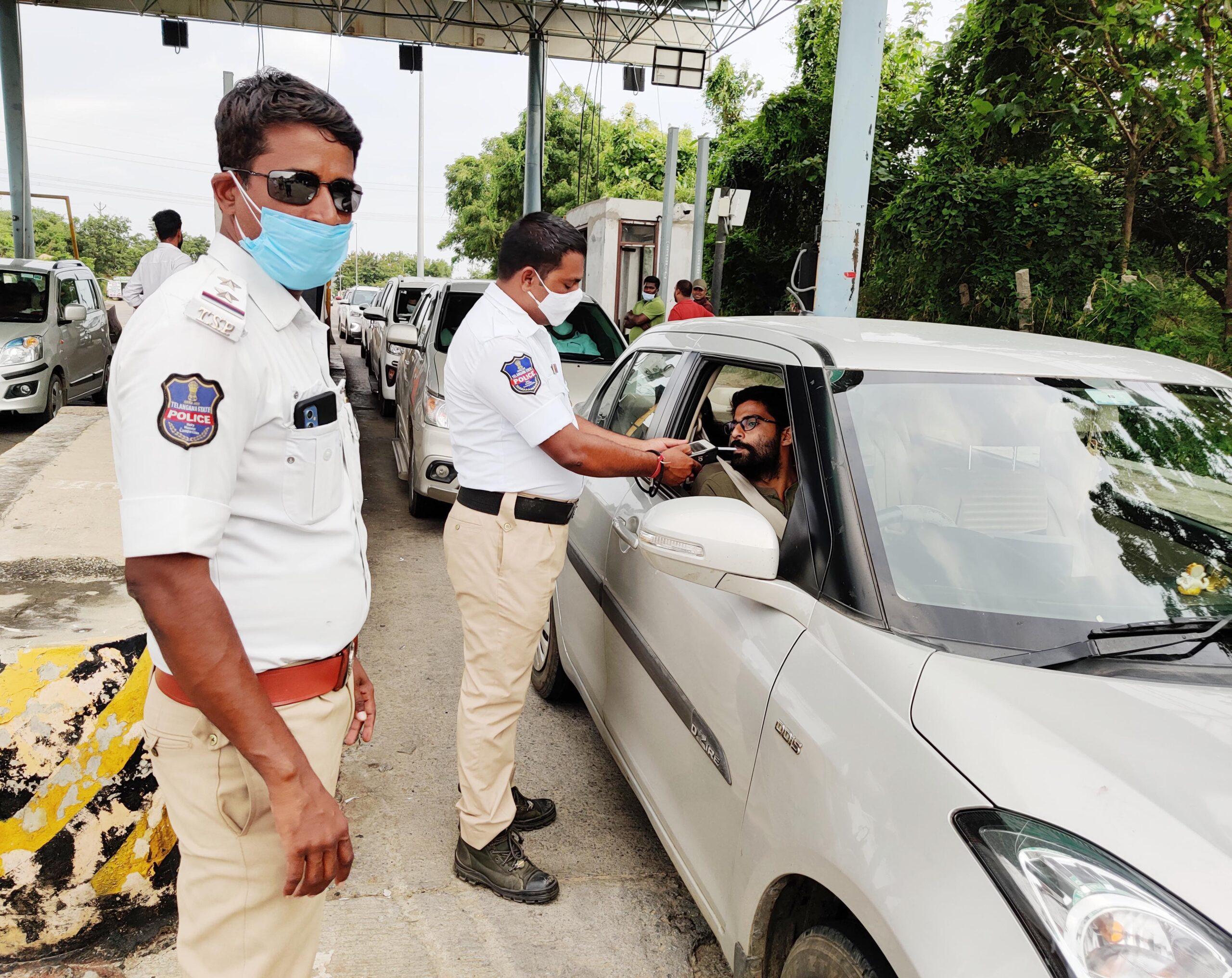 వాహనదారులు నిబంధనలు పాటించాలి