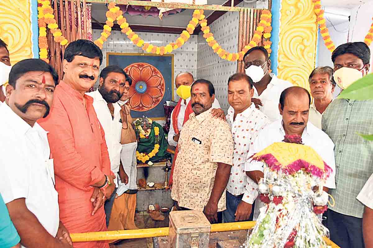 ఆలయాల అభివృద్ధికి కృషి