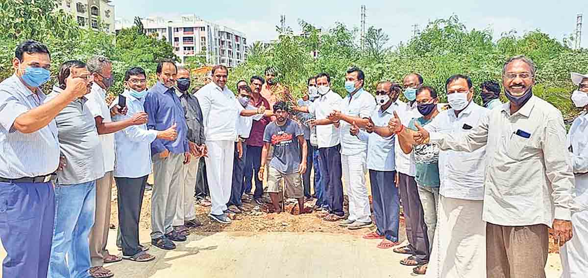 కాలనీలు పచ్చదనంతో నిండాలి