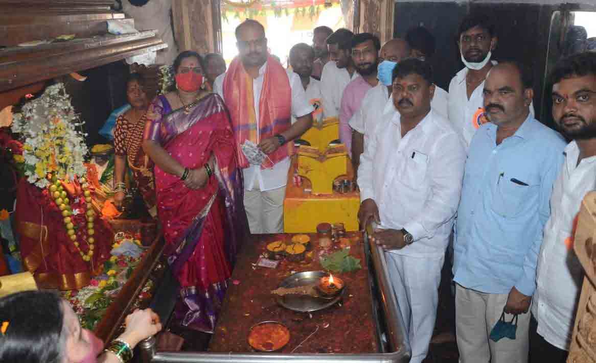 వైభవంగా ఖిల్లామైసమ్మ బోనాలు