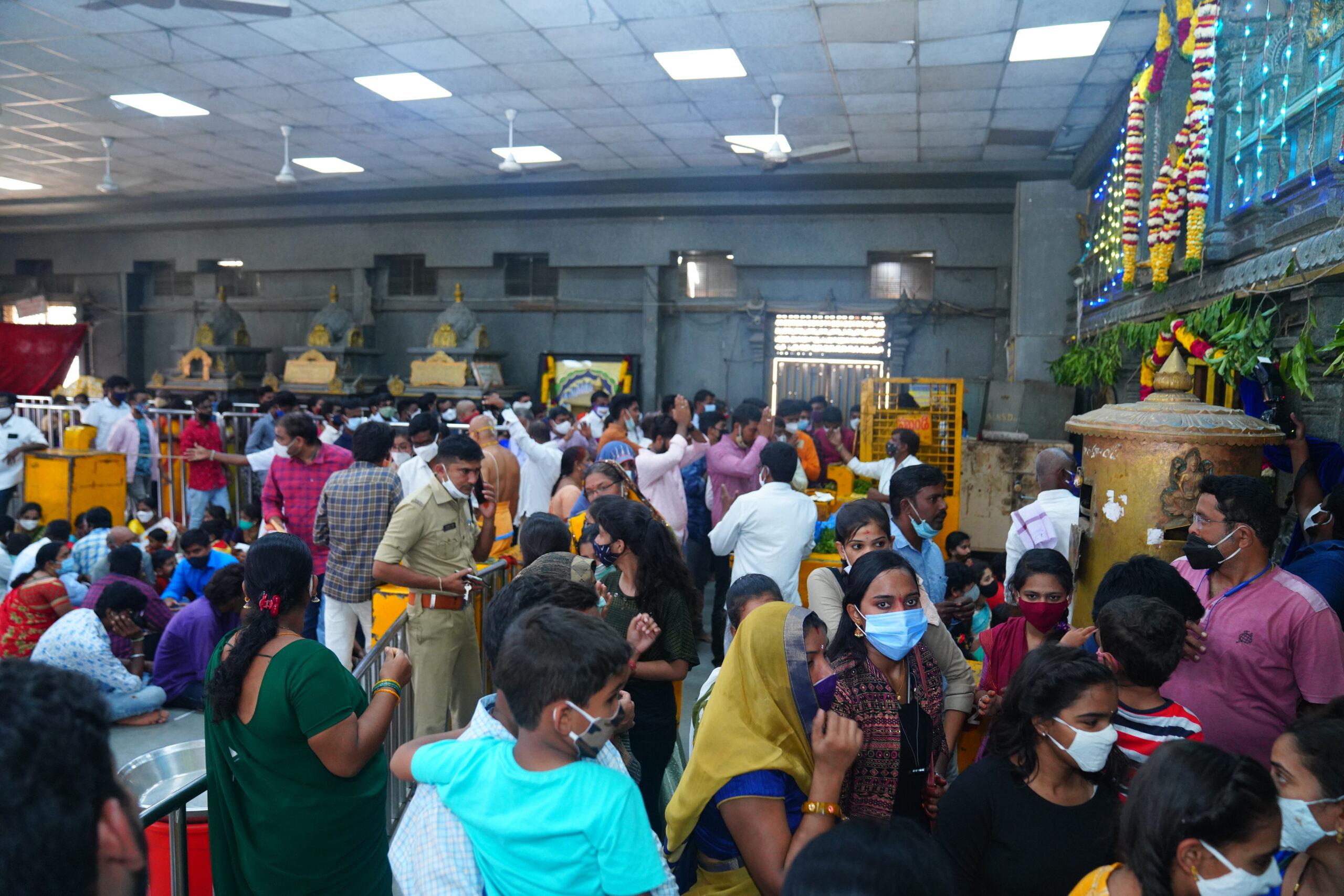 యాదాద్రిలో నిత్యపూజల కోలాహలం