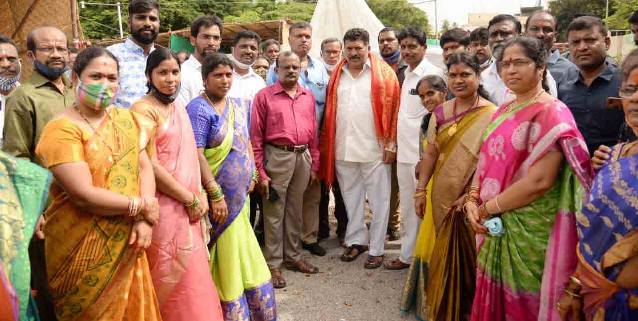 అన్నివర్గాల సంక్షేమమే కేసీఆర్ ల‌క్ష్యం:ఎమ్మెల్యే ముఠా గోపాల్‌