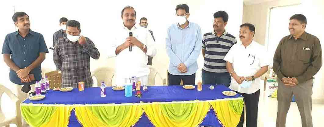 కాలనీలను ఆదర్శవంతంగా తీర్చిదిద్దుతా: గాంధీ